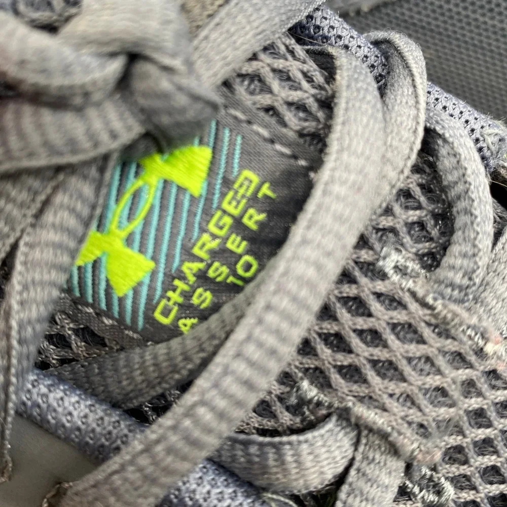 Under Armour Charged Assert‎ 10 Kids Youth Running Shoes Gray Neon Size 6Y